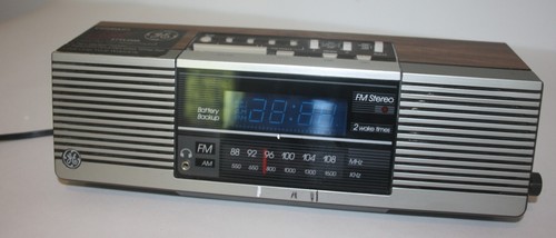 Radio Reloj Despertador GE Compact Select Grano Madera AM FM Modelo 7-4945A - Imagen 7 de 7