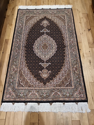 Sehr feine Handarbeit Tabris Mahi 60Raj Wolle mit Seide Highlights Teppich 158cmx100cm