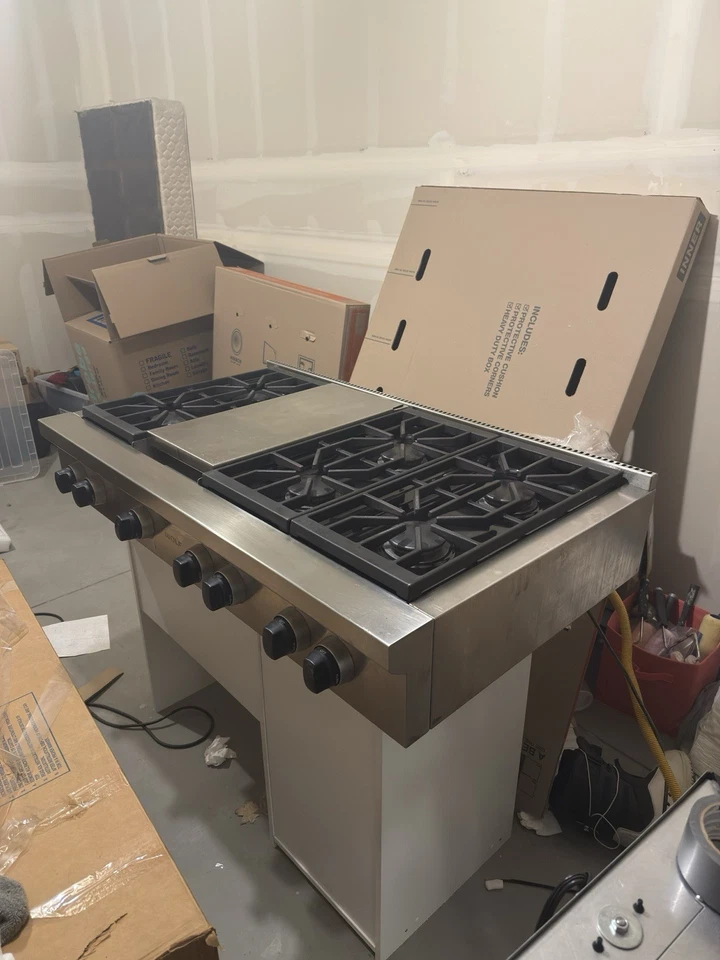 Wolf 48" Range Top - SRT486G - 6 Quemadores + Plancha Perillas Negras Inoxidable Foto 2 de 4