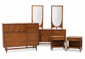 Broyhill Brasilia Magna MCM Walnut Bedroom Set - 2 Dressers & 2 Nightstand