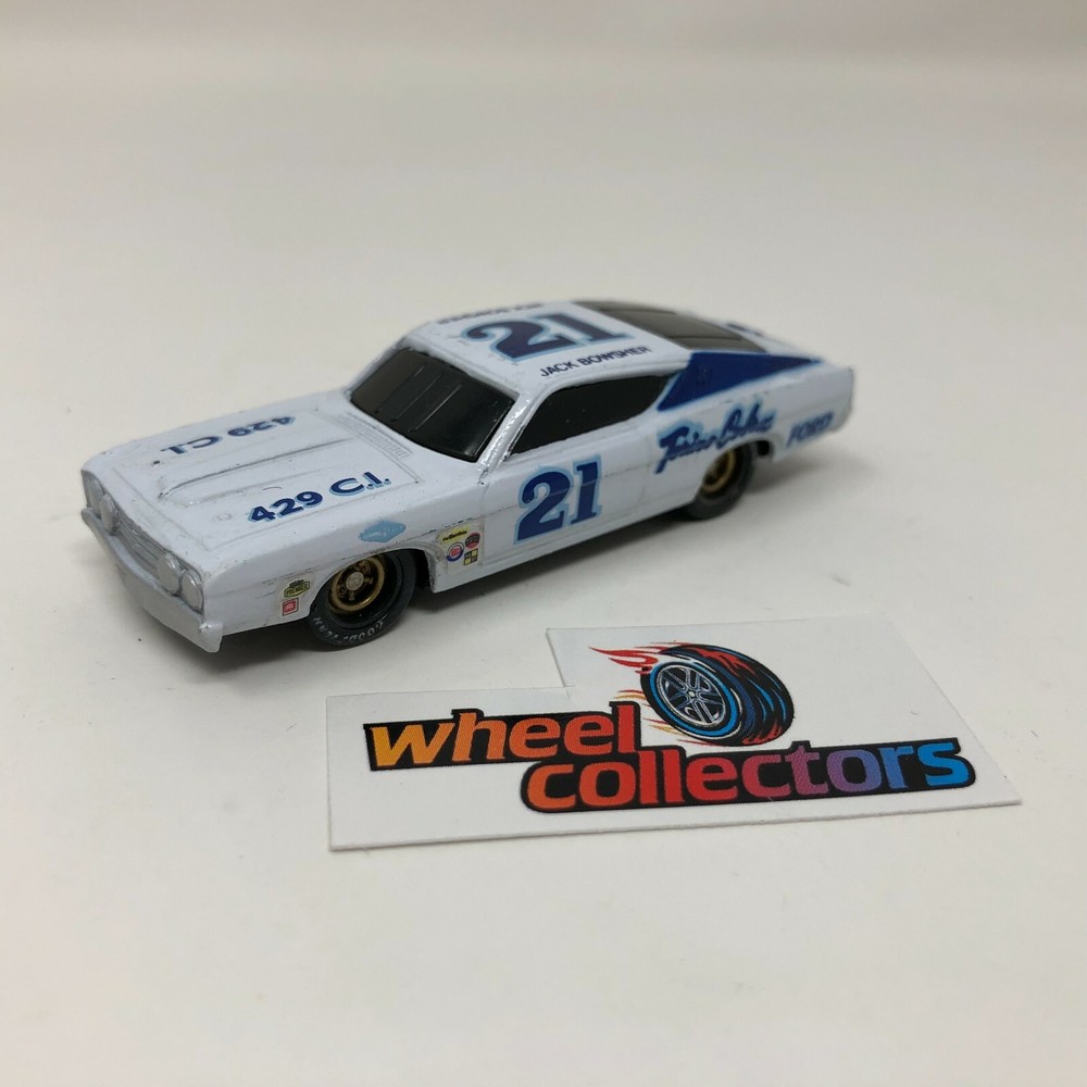 Ford Talladega * Diecast Model 1:64 Scale Racing Champions * F2026
