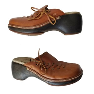 skechers 90s square toe leather shoe