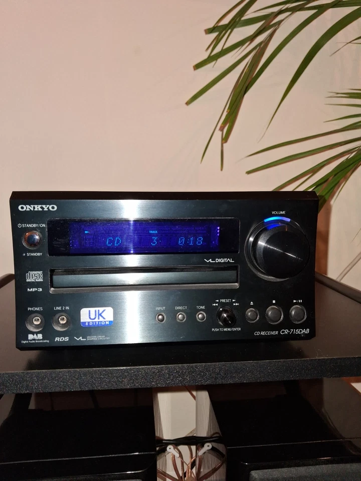 ONKYO CR 715DAB..Good condition. With remote and aerials. Pair Onkyo 70w speaker - Image 2 of 4