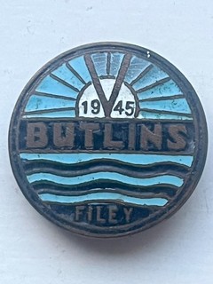 Rare Butlins 1945 Filey V for Victory Badge Filey's 1st Season Fattorini