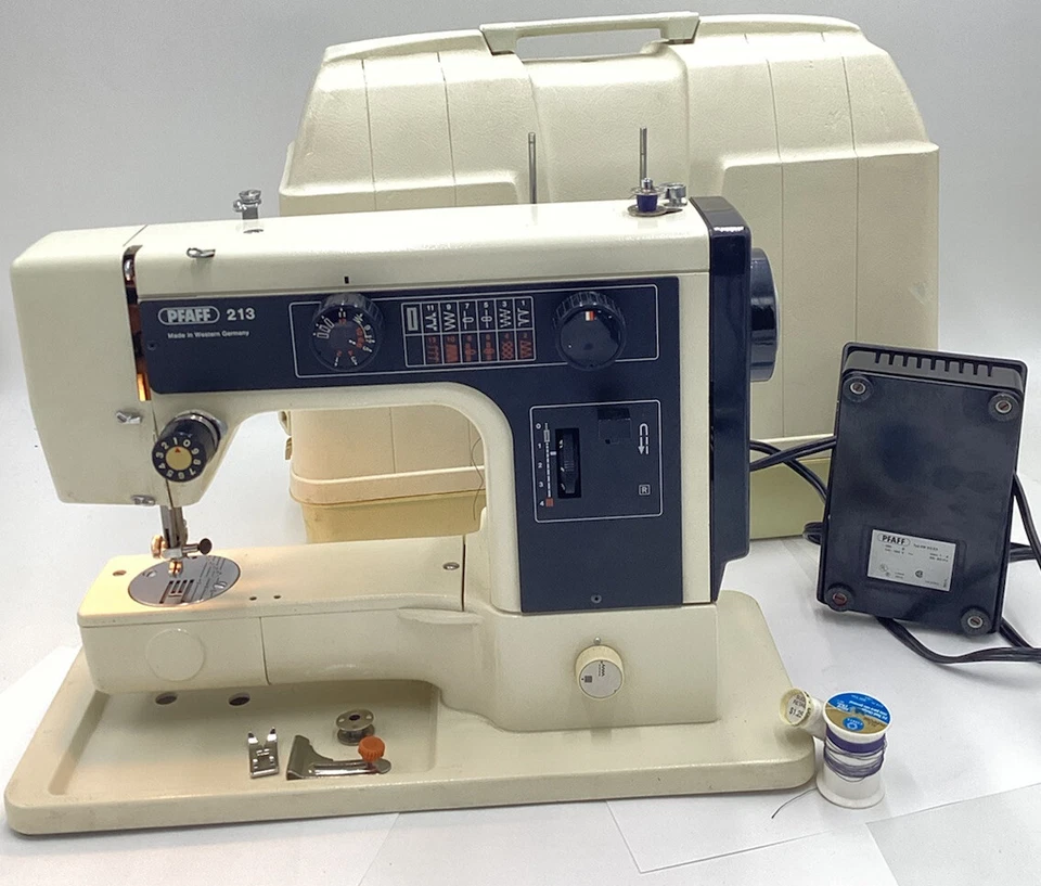 PFAFF VINTAGE SEWING MACHINE MODEL 213 (made in Germany) FULLY WORKING - Image 2 of 4