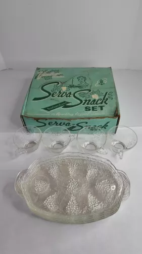 Anchor Hocking Serva Snack 8 Piece Snack Set in Original Packaging