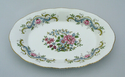 ROYAL PARAGON  PAR164 - 8 1/2'' OVAL RELISH DISH / TRAY - FINE ENGLISH BONE CHINA