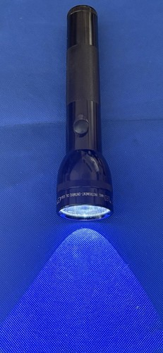 MAG-LITE 10" LED von Mag Instruments 2 D Cell schwarze Taschenlampe Made in USA
