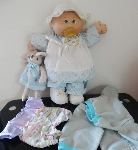 Vintage Cabbage Patch Kids Baby Preemie 1985- complete outfit, pacifier+ extras