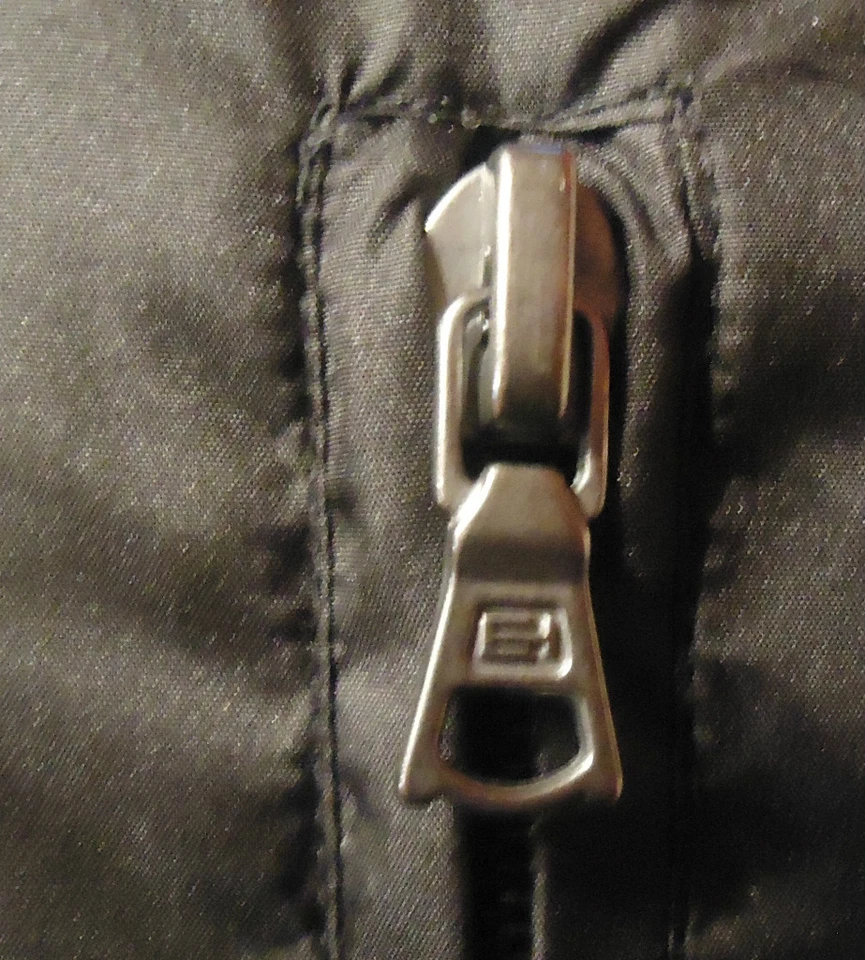 Chaqueta acolchada con capucha negra talla XL Elie Tahari Henry Outwear nueva con etiquetas Foto 3 de 4