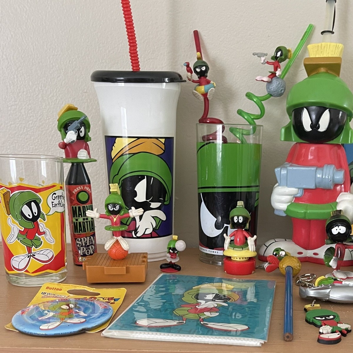 Marvin The Martian 20 Pieces Vintage Looney Toons Cartoon
