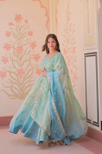 Elegante nuovo abito organza oro pedding con dupatta per ricevimento e abbigliamento festa