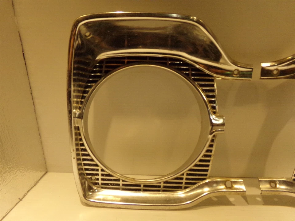 Par de biseles de faros Plymouth Satellite Belvedere 1965 OEM  Foto 3 de 4