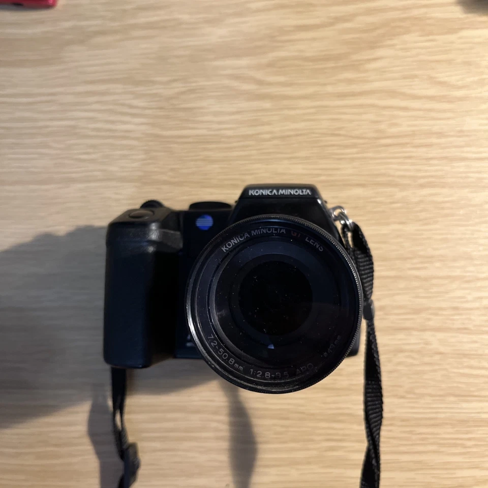 Konica Minolta DiMAGE A200 8MP 28-200 Zoom Digital Camera | BNIB Battery/Charger - Image 2 of 4