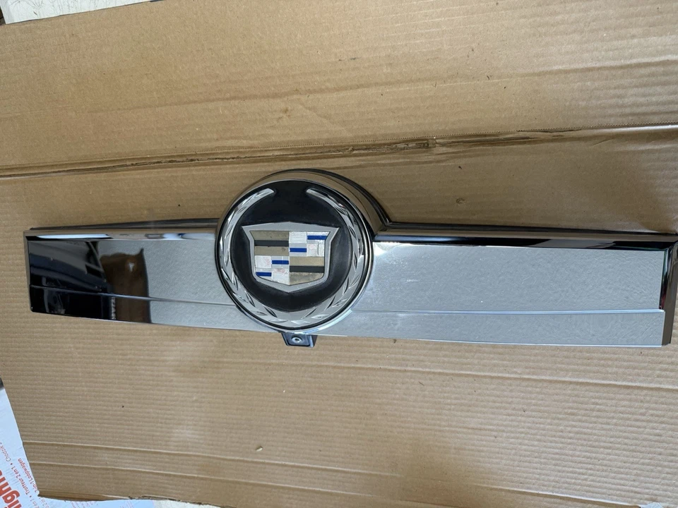 07-14 Cadillac Escalade maletero trasero panel acabado escotilla con cámara de reversa OEM Foto 2 de 4