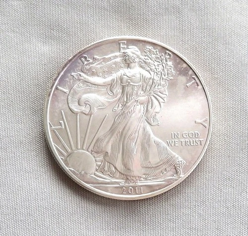 2011 - AMERICAN EAGLE - One Dollar - .999 1oz Fine Silver