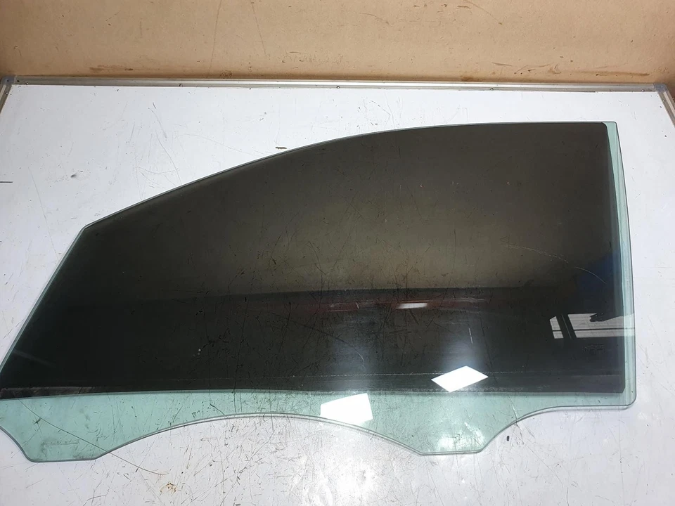 PORSCHE CAYENNE LEFT FRONT DOOR WINDOW 92A, 07/10-04/18 - image 3 of 4