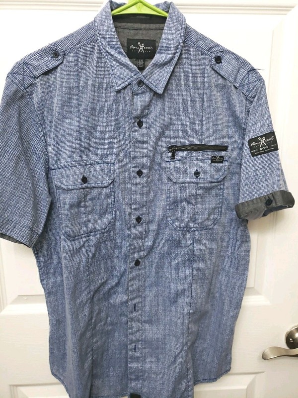 Marc Ecko Cut &Sew Size L Short Sleeve Shirt Blue Crosshatch Pattern Easy Care