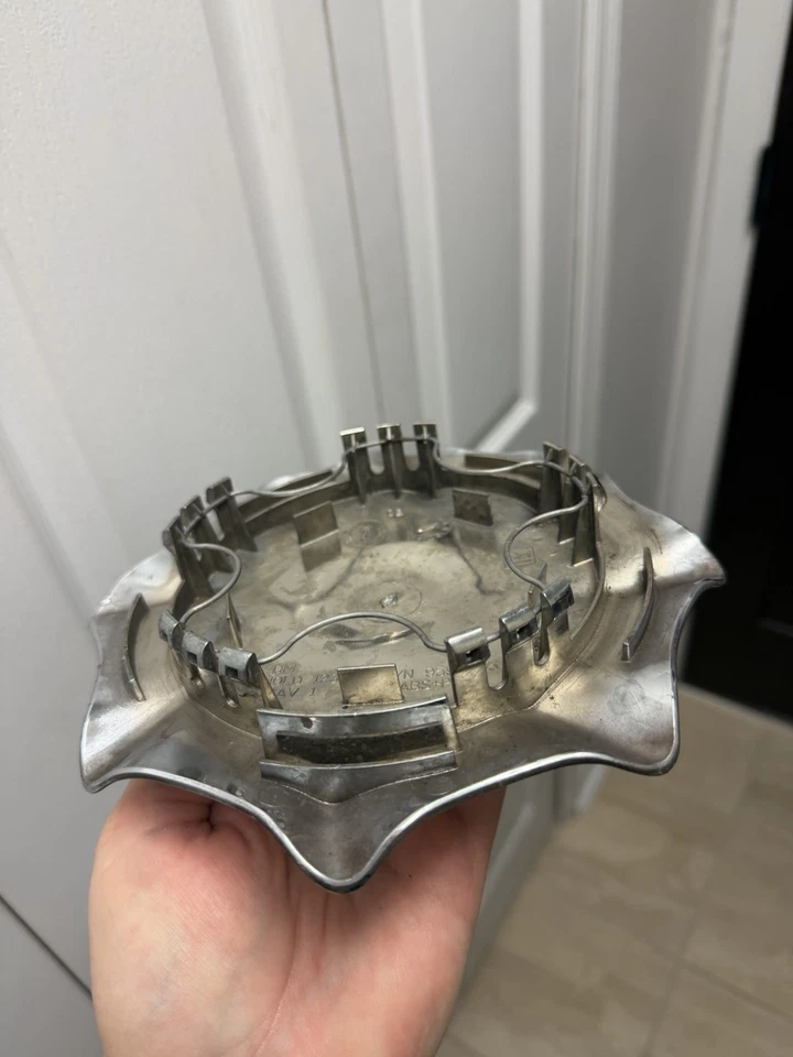 Tapa central de rueda cromada Buick LeSabre 16" OEM 9594695 9594918 buenos clips 03-05 Foto 4 de 4