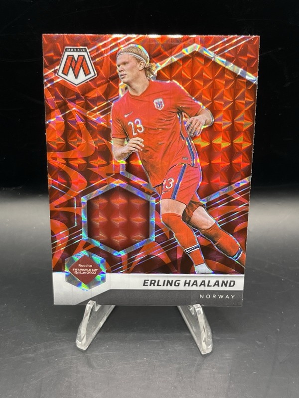 2021-22 Panini Mosaic World Cup - Reactive Red Mosaic Prizm #56 Erling Haaland