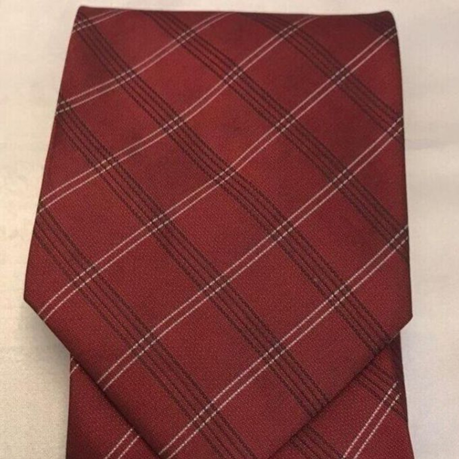 #1187 Beverly Hills Polo Club vintage silk print tie 56 IN X3.5 IN
