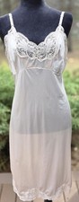 VTG 60-70 Wonder Maid Non Cling Full Slip Beige Lace Trim SMall 34 Antron Nylon