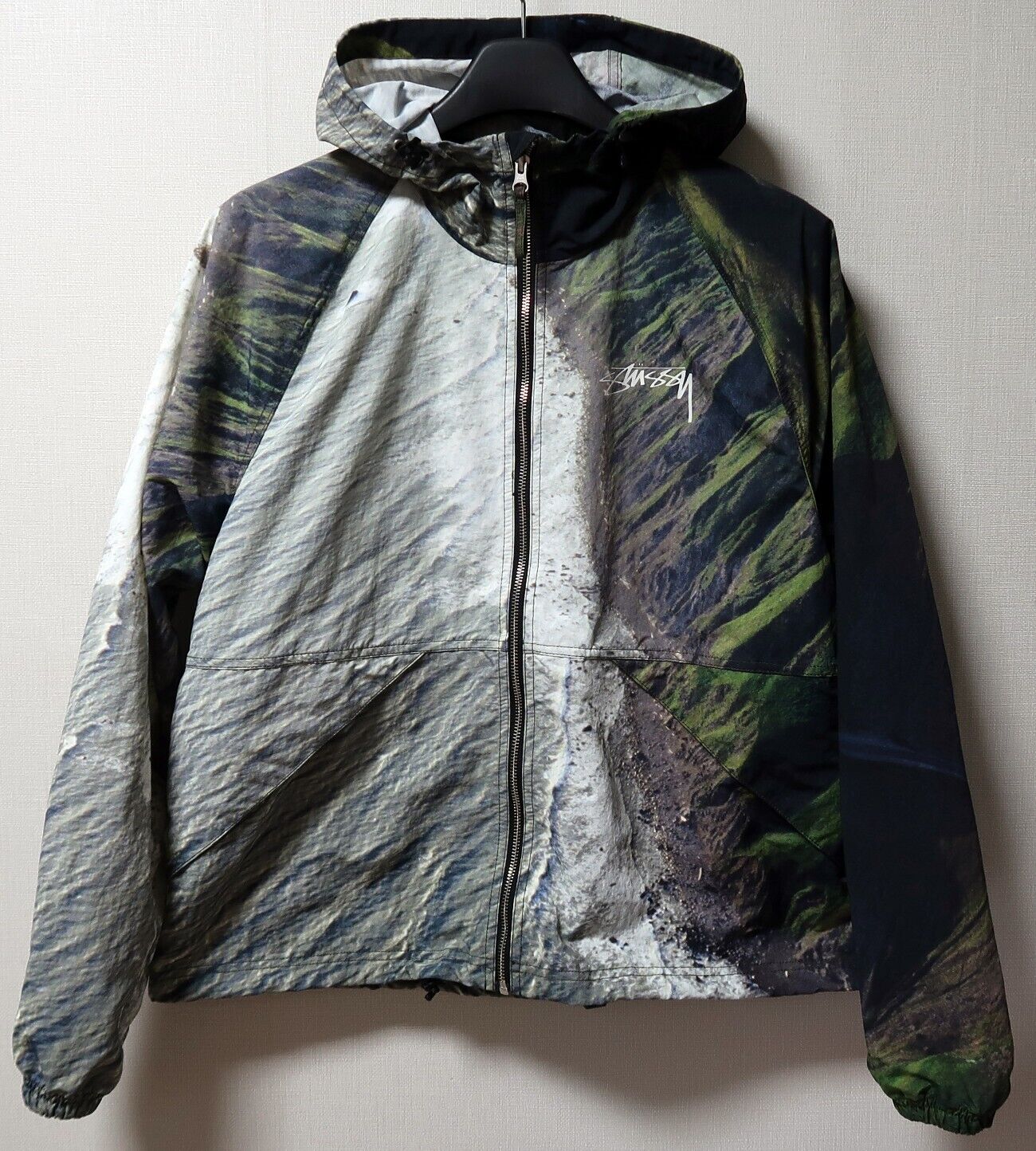 stussy coastline beach shell jacket size small