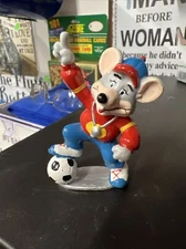 Vtg CHUCK E CHEESE SHOWBIZ PIZZA TIME Soccer Chuck E 2.5" Figure SHOW BIZ 1996