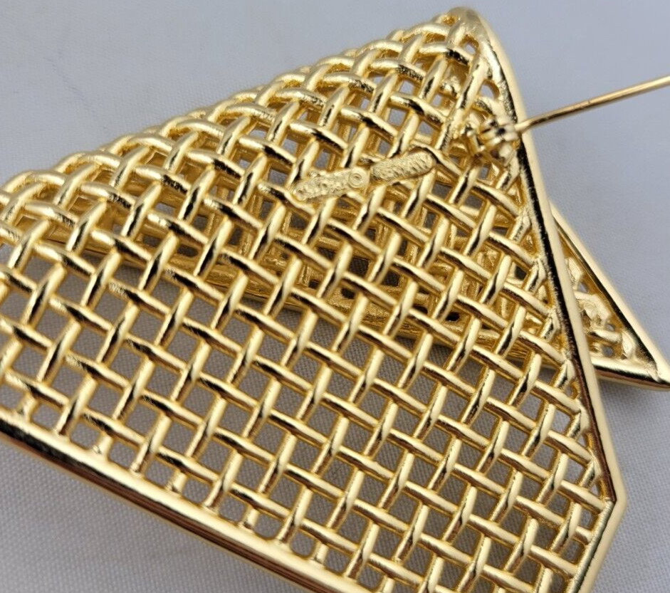 Vintage Christian Dior Basket Weave Lattice Gold Tone… Gem