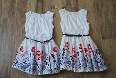 Mädchen Kleid Gr. 116 von Smart & Pretty, weiß mit blau/roten Blumen, Zwillinge