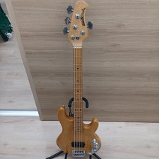 Guitare basse électrique MusicMan StingRay design classique