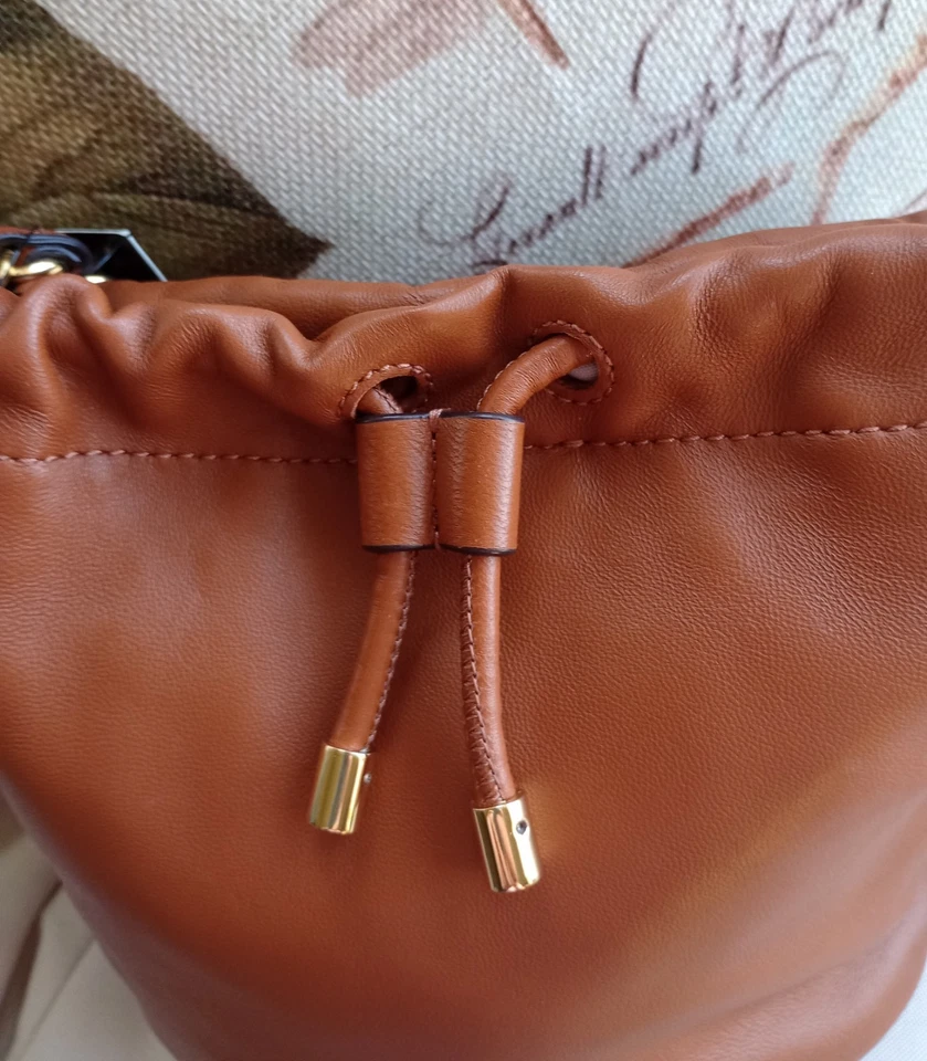 Bolso Bandolera Bolso Cubo Ralph Lauren Pequeño Cuero Cadena Dorada Correa Lauren Bronceado $275 Foto 4 de 4