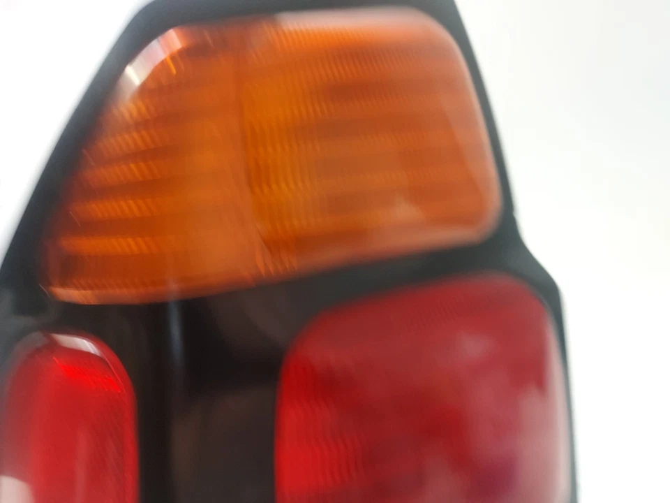 Luz trasera izquierda lado conductor Mitsubishi Montero Sport 2000-2004 U0505 DW Foto 3 de 4