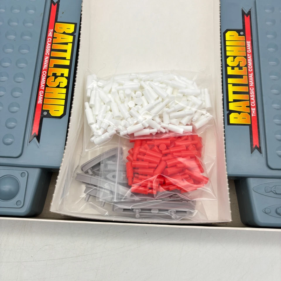 VINTAGE Battleship COMPLETE Milton Bradley 1996 90s War Classic Board Game - Image 4 of 4