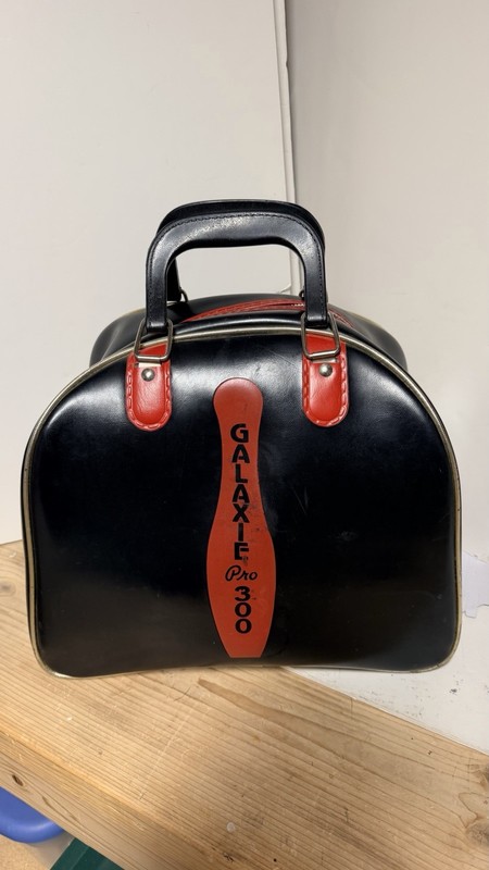 Vintage Galaxie 300 Pro Bowling Ball Bag-Black/Red-Excellent Condition