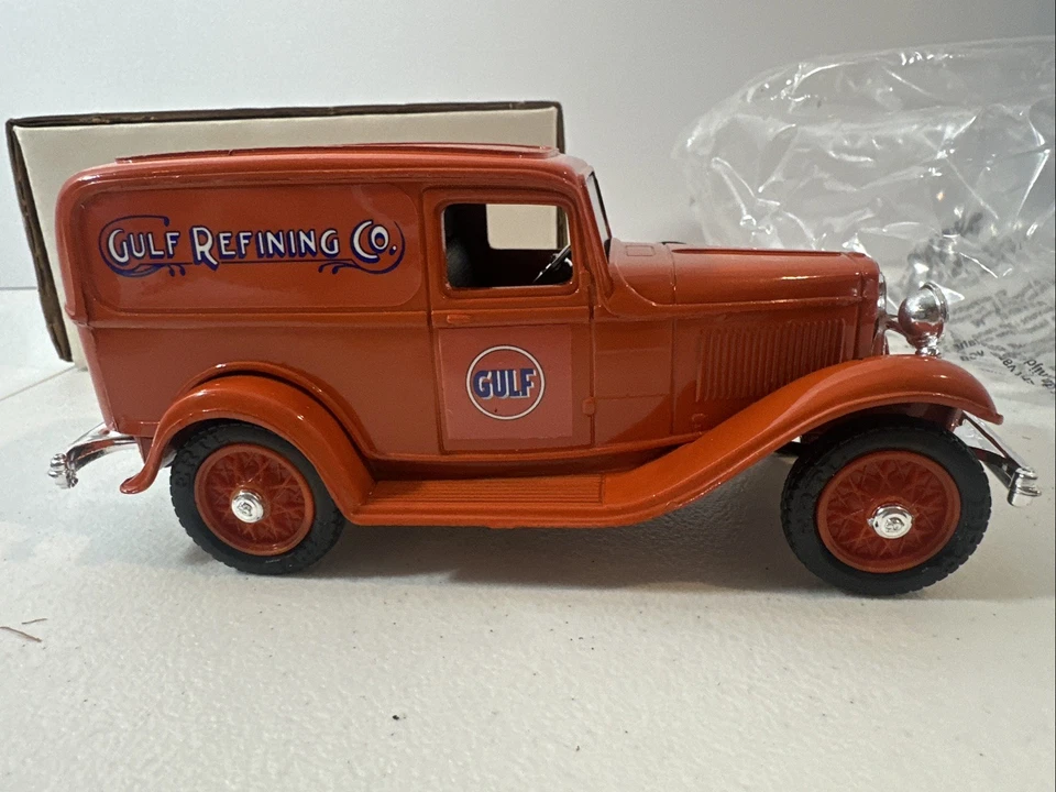 ERTL 1932 FORD PANEL GULF OIL DELIVERY BANK  1:25 DIECAST - Image 3 of 4