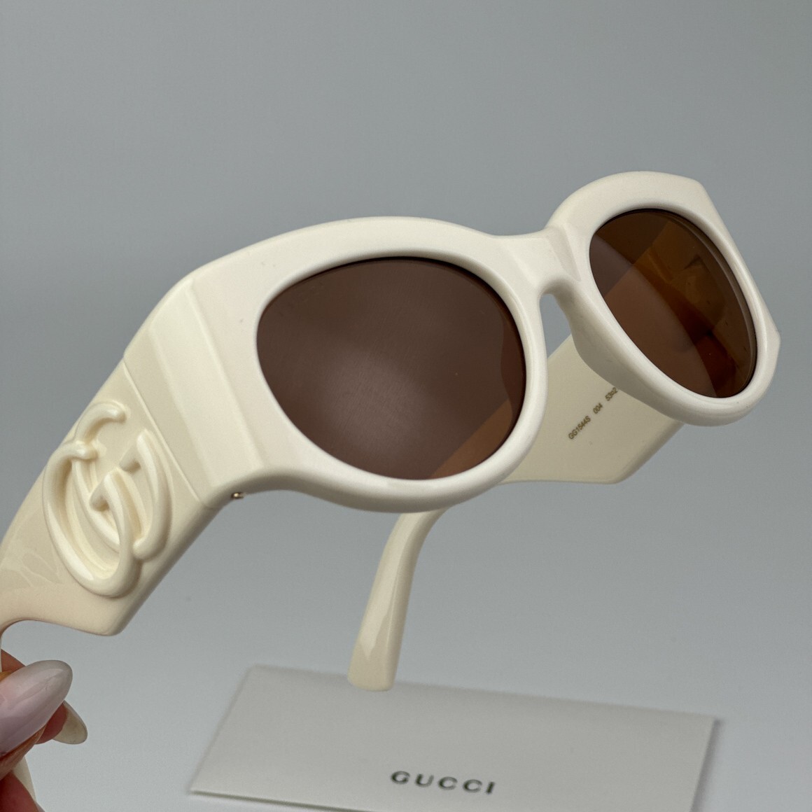 Gucci Women AUTHENTIC Sunglasses Ivory Brown Oval GG1544S  display picture 2