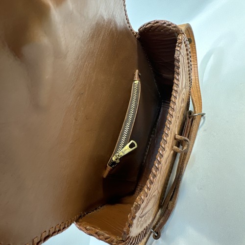 Borsa a tracolla vintage western in pelle marrone lavorata a mano - piccola - zip Clifton - Foto 12 di 24