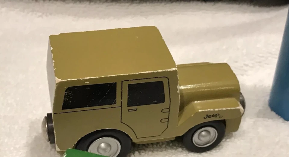 Coche de juguete promocional de madera ERTL Jeep Foto 4 de 4