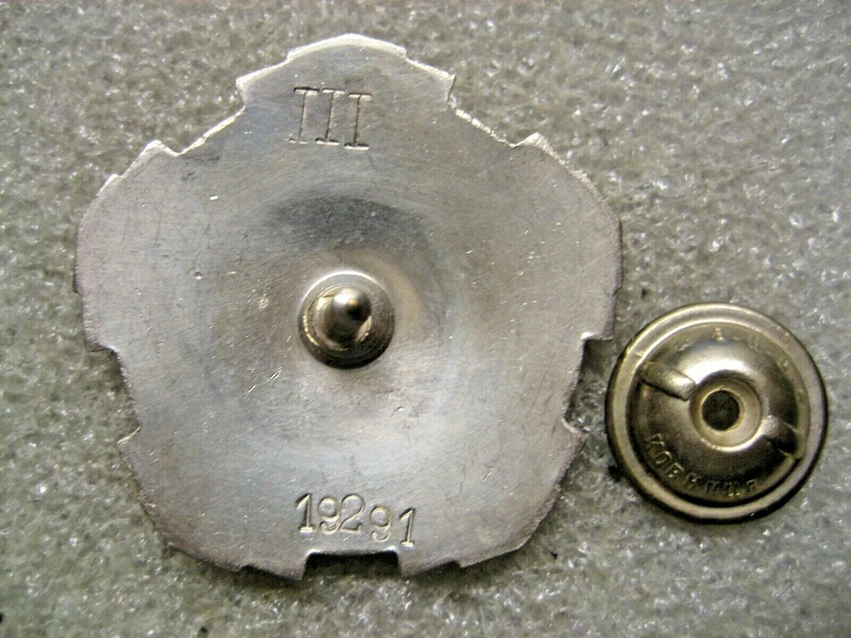 /Orden del Trabajo Yugoslavia 3ª Clase, atornillado, insignia medalla numerada Foto 3 de 4