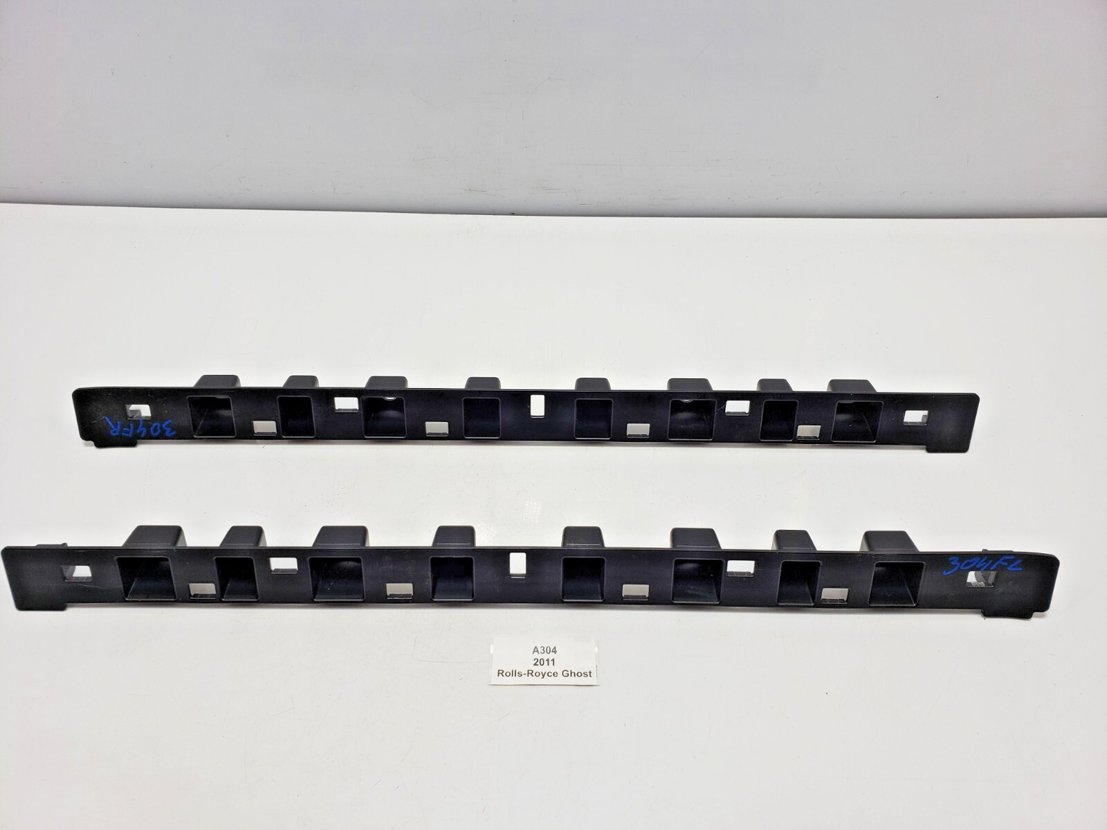 ✅ 10-14 OEM Rolls-Royce Ghost RR4 Front Left Right Side Door Sill Cover Bracket