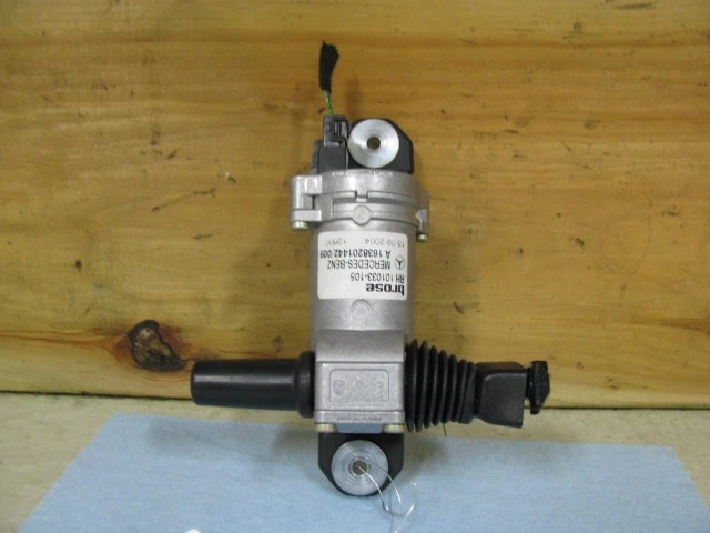 Used Right Qtr Window Regulator Rear fits: 2005 Mercedes-benz Mercedes ml-class - Image 3 of 4