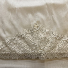 VTG VASSARETTE Size M NYLON Lace Hem 32" Long HALF SLIP Off White