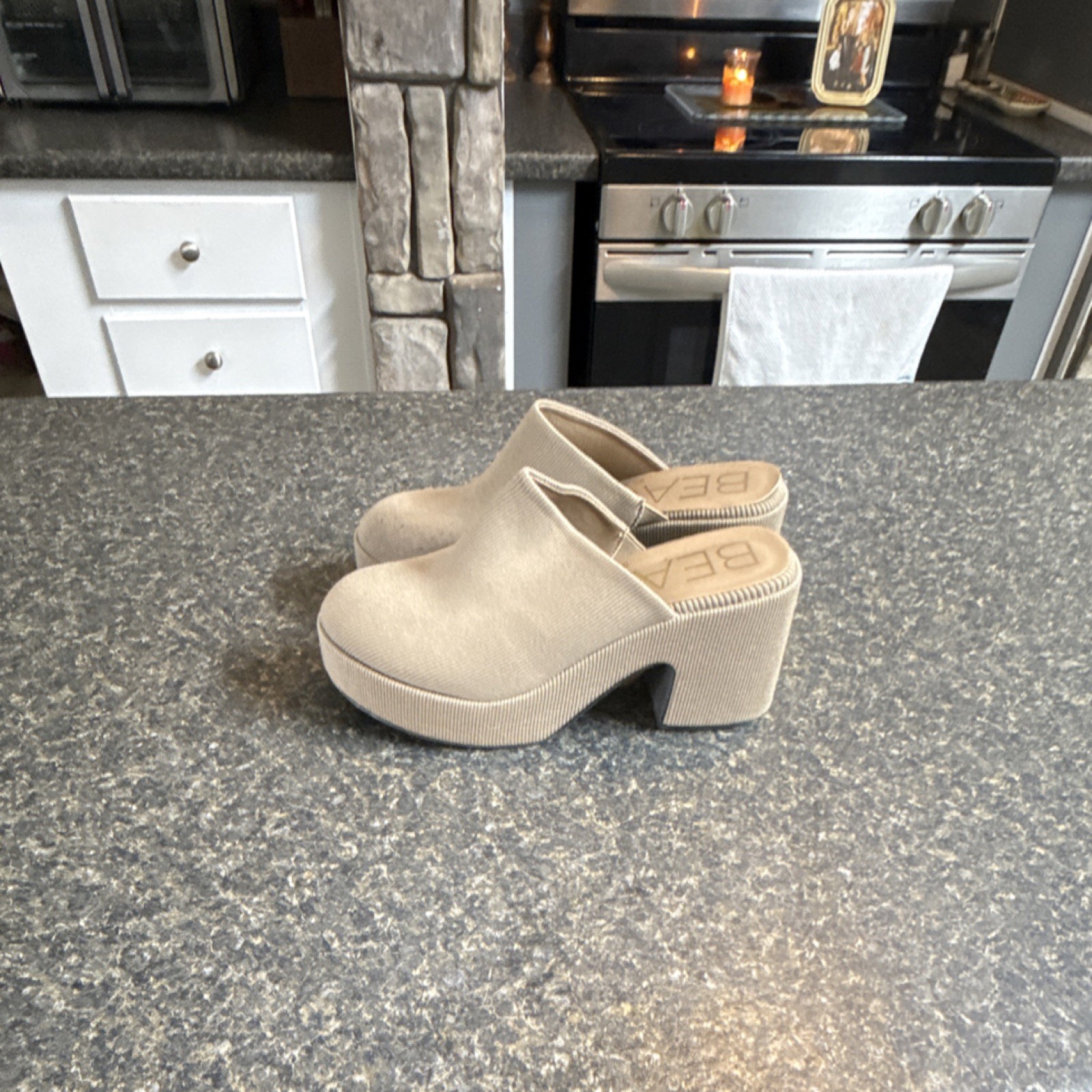 Matisse Beige Block Heel Mule Women's Slip-On Closed Toe Spandex Shoes Size 9