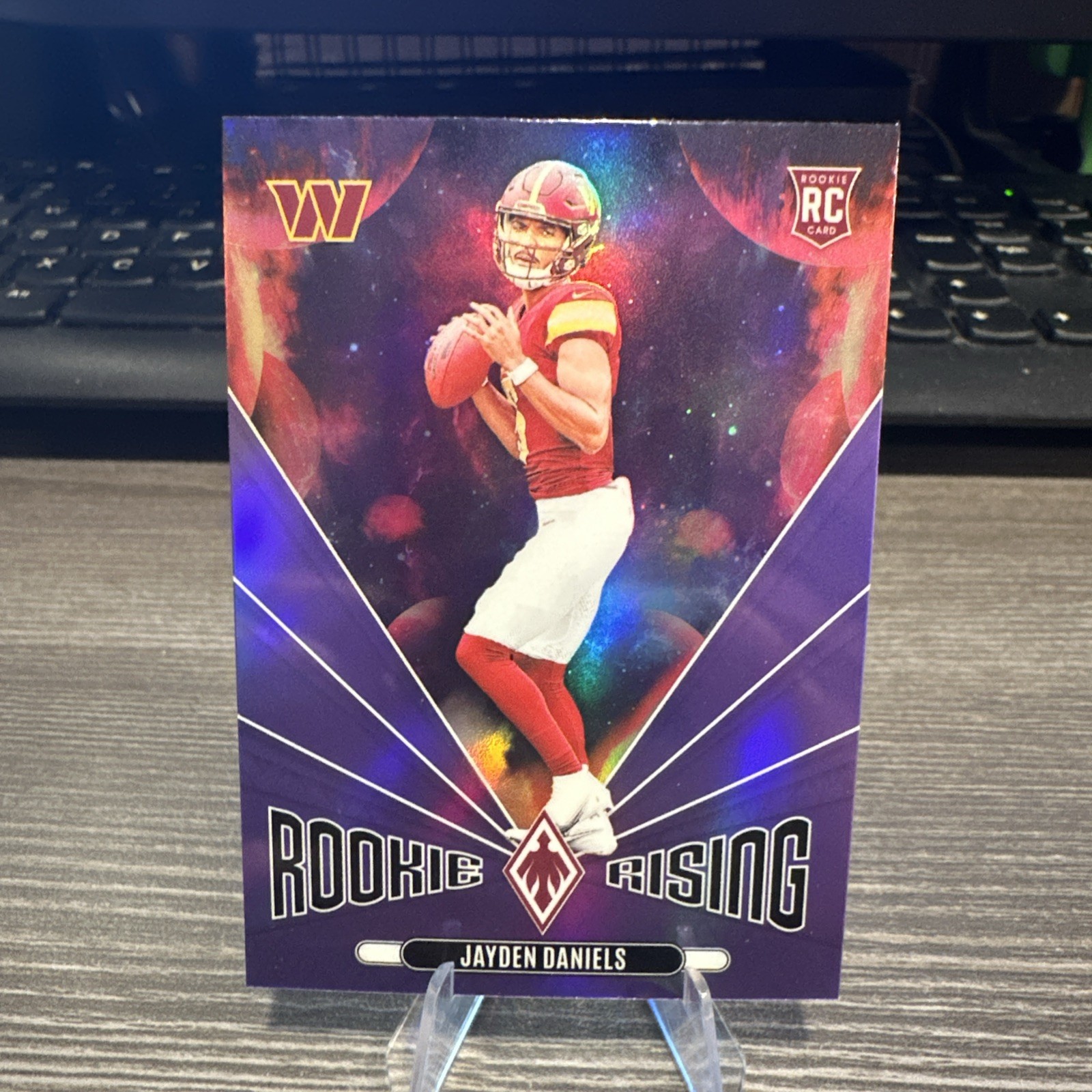 2024 Panini Phoenix - Rookie Rising Jayden Daniels #RR-JDS Purple Holo (RC) 🔥