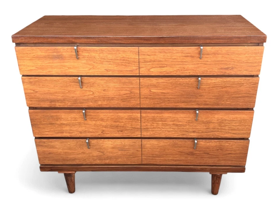 Cómoda moderna de mediados de siglo de nogal con 4 cajones tiradores cromados restaurados Foto 4 de 4