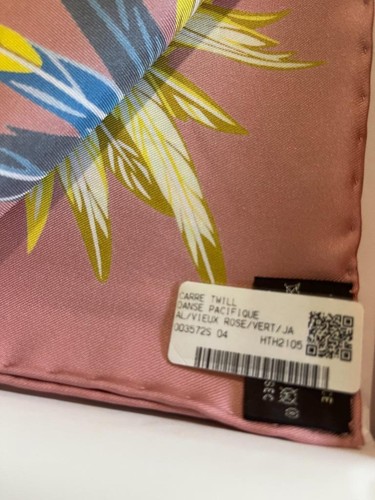 Hermes Danse Pacifique Silk 90cm New Feathers and Shells Dusty Rose NIB - Picture 7 of 8