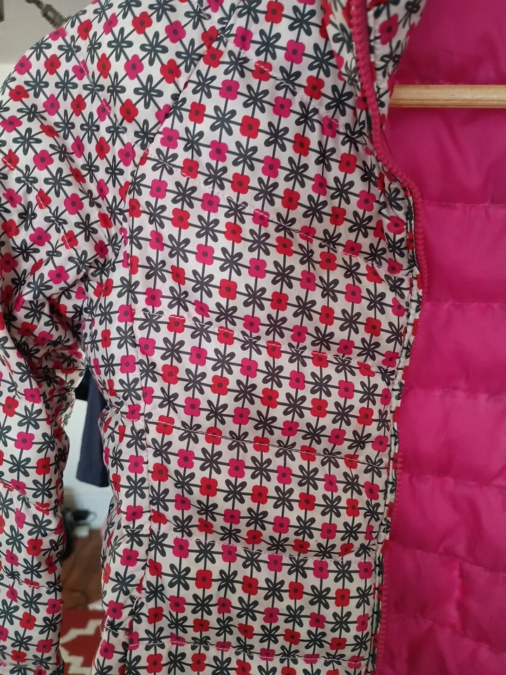 Chaqueta hinchada vintage Uniqlo para niños pequeños floral niñas talla 7 a 8 Foto 2 de 4