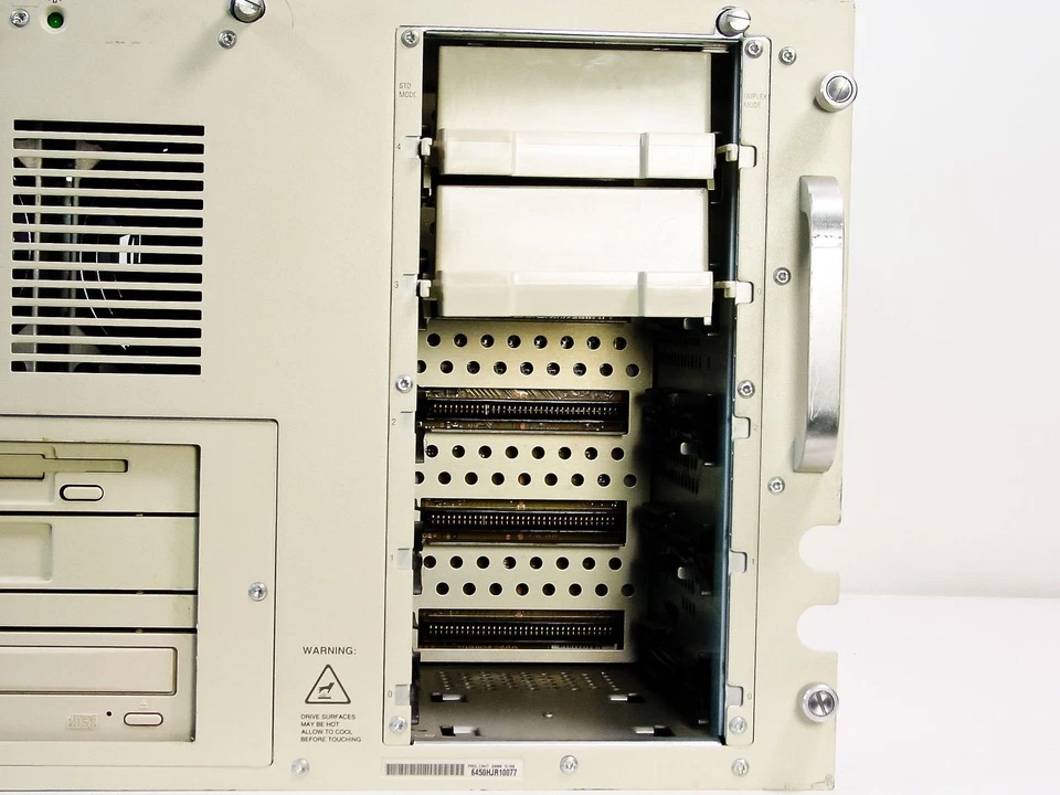 Compaq 2000 Proliant Server Series 3130 - No Hard Drives - As is / For Parts - Image 3 of 4