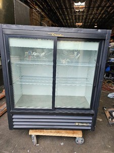 True GDM-41SL-54-HC-LD 47 1/8" GDM Series Two Section Glass Door Merchandiser